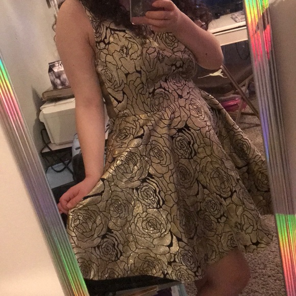 Dress - Picture 6 of 6